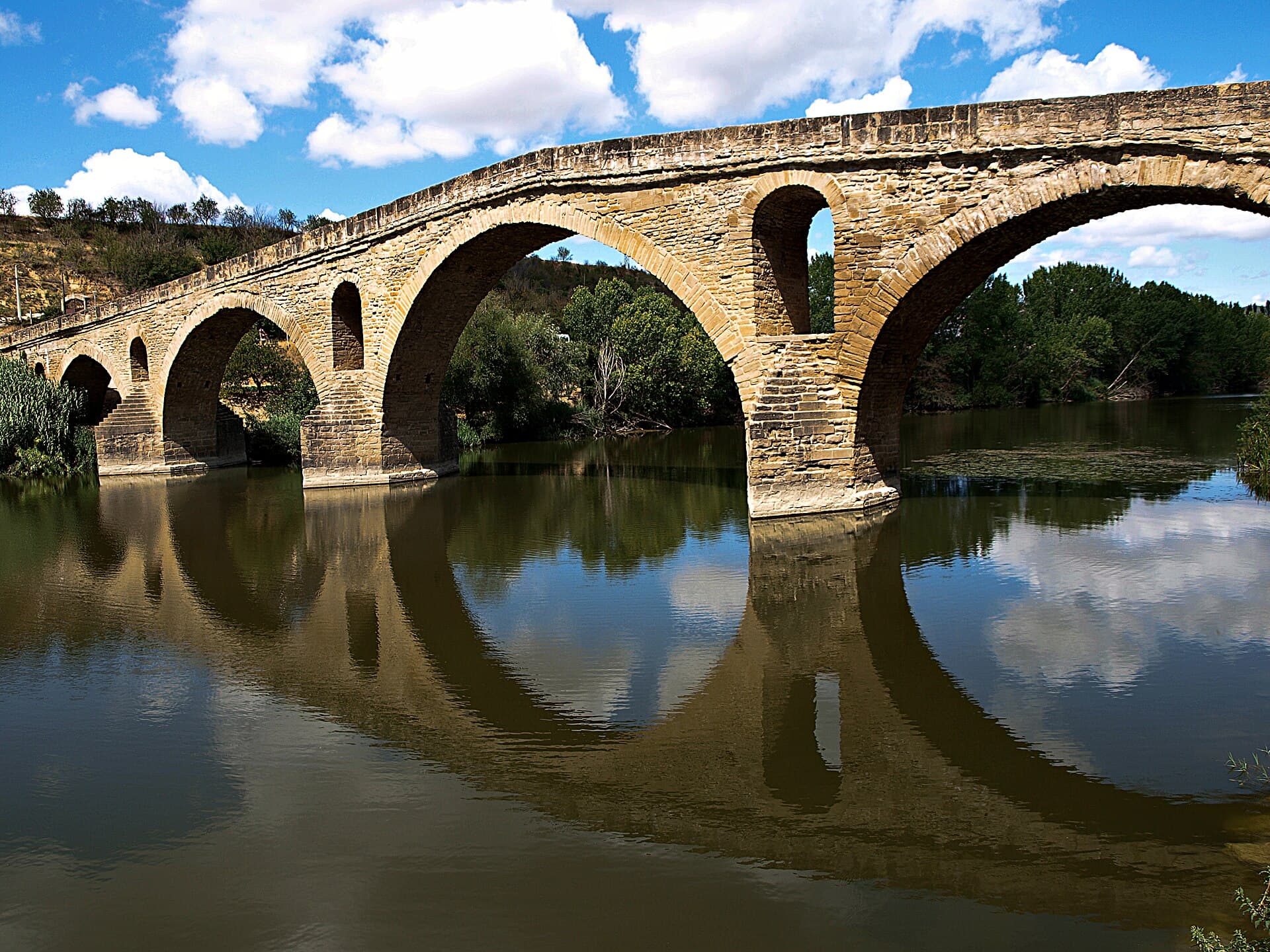 Arches of the Queen's Bridge and their reflection in the river