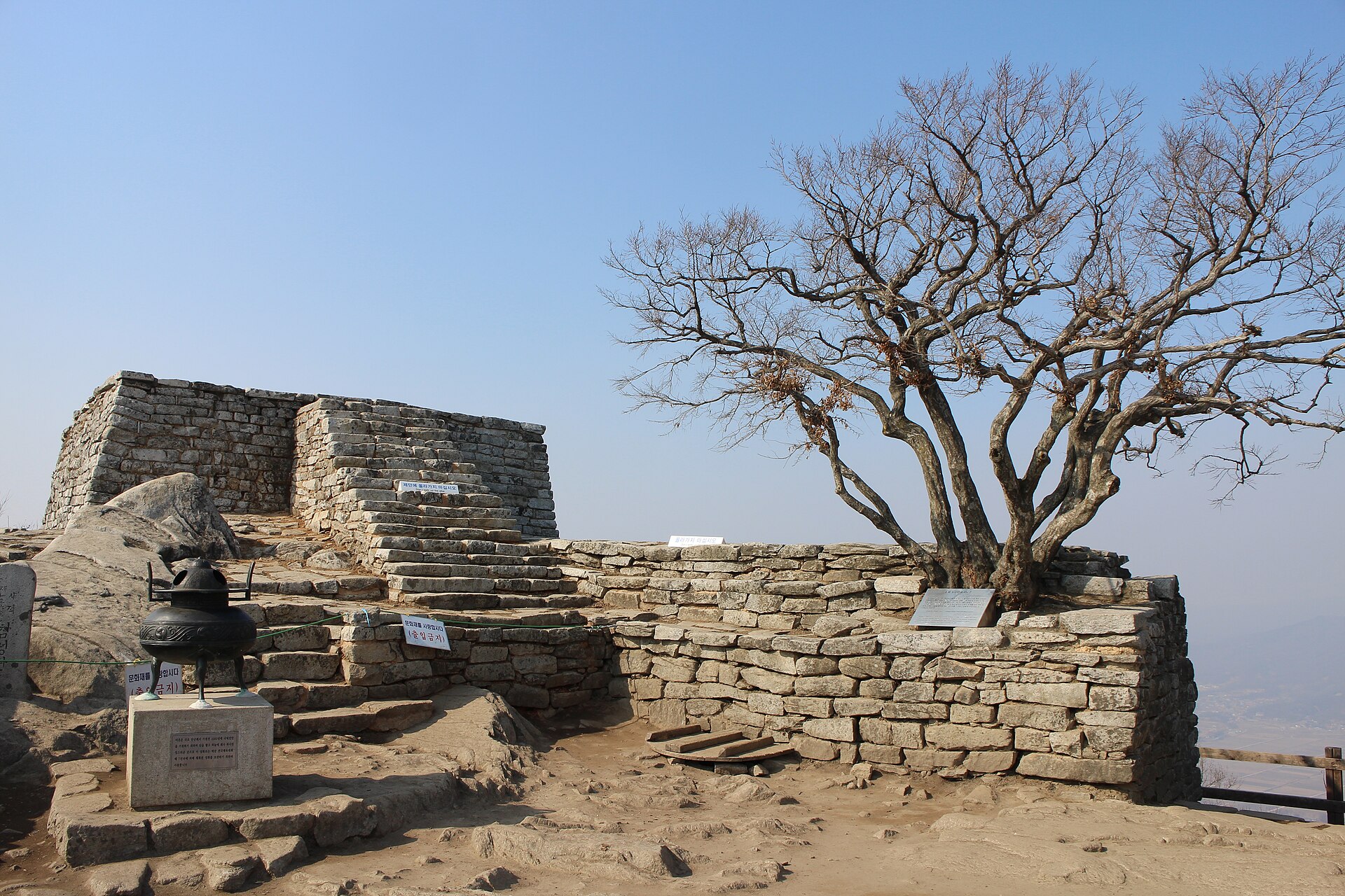 The altar of piled stone at the mountaintop