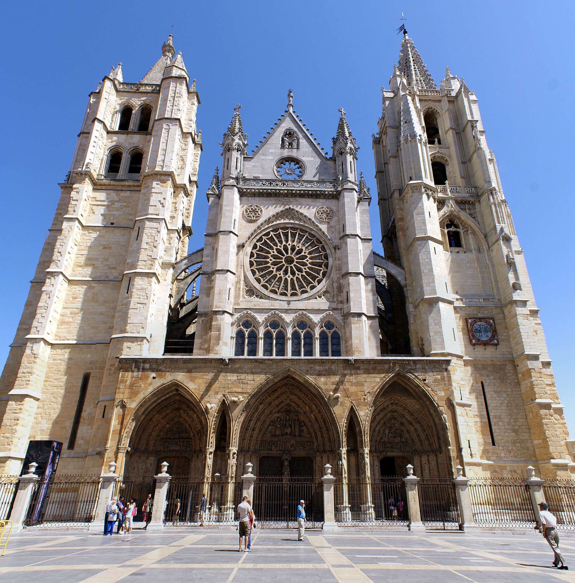 The west front of León Cathedral — twin towers and the great rose window