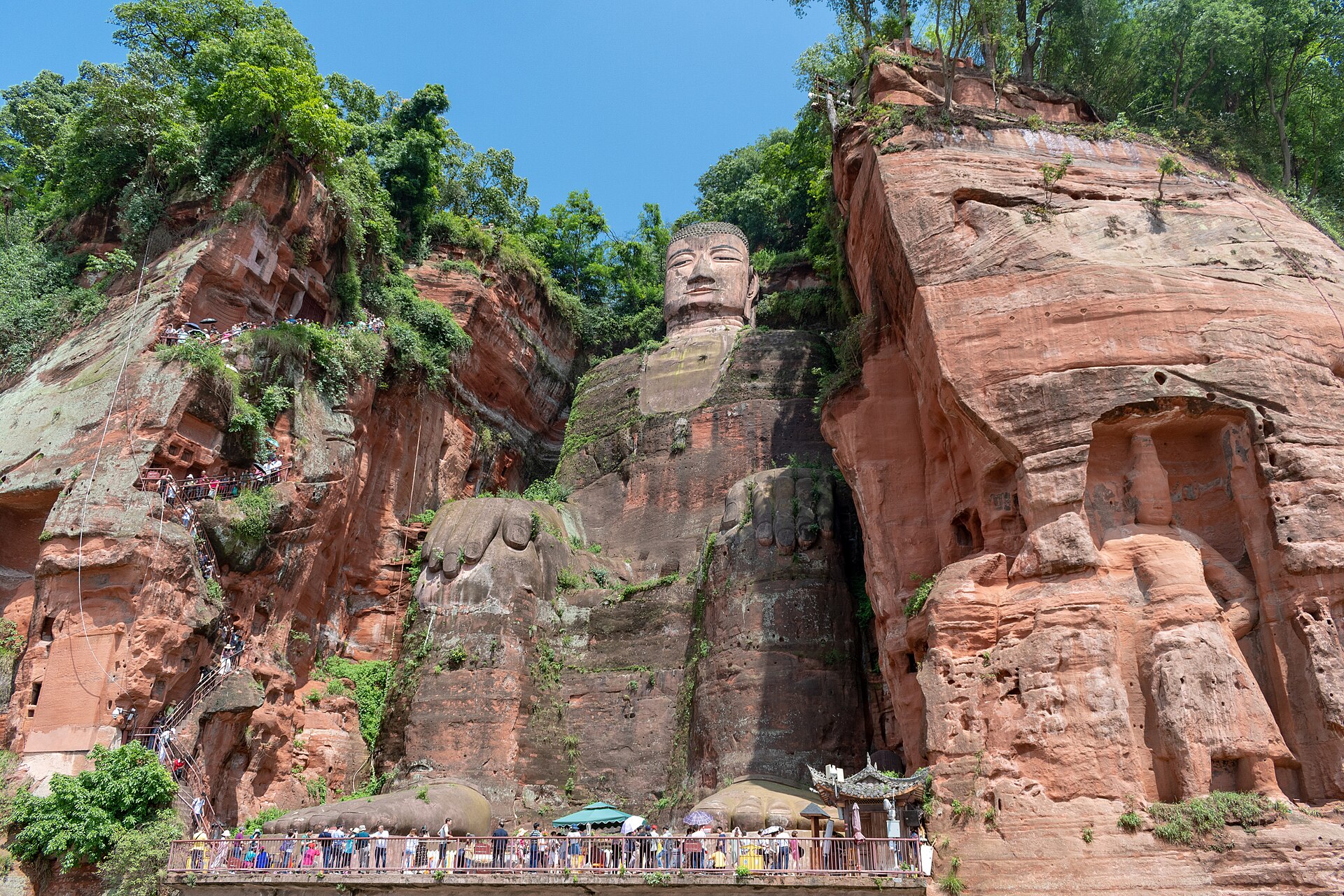 The red cliff cradling the Buddha