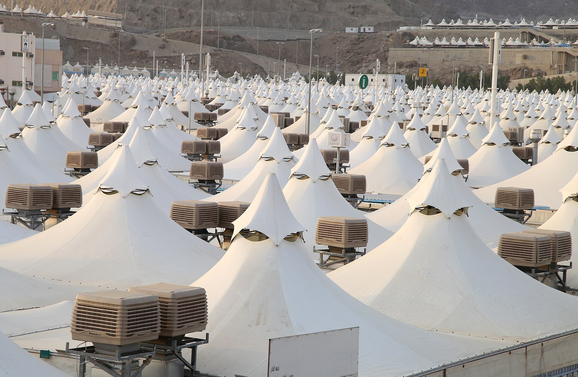 White tents filling the valley of Mina