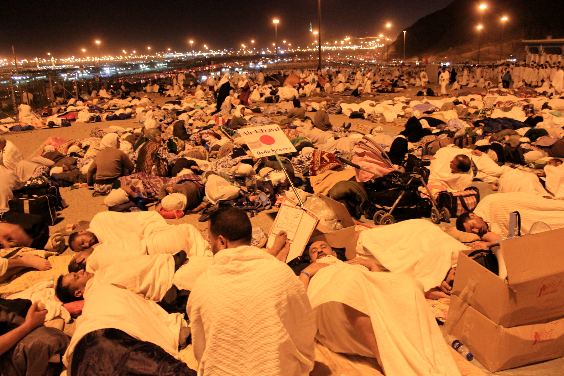 Pilgrims lying on the ground to pass the night under the open sky