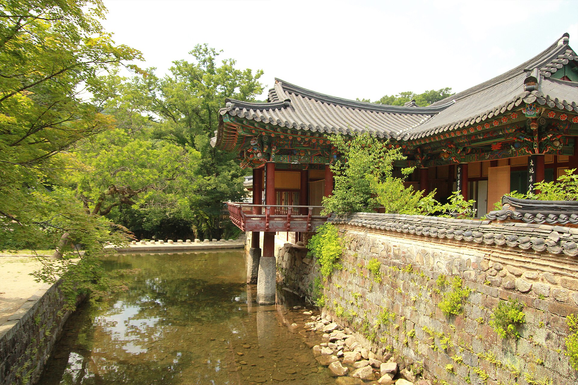 A pavilion spanning the valley stream